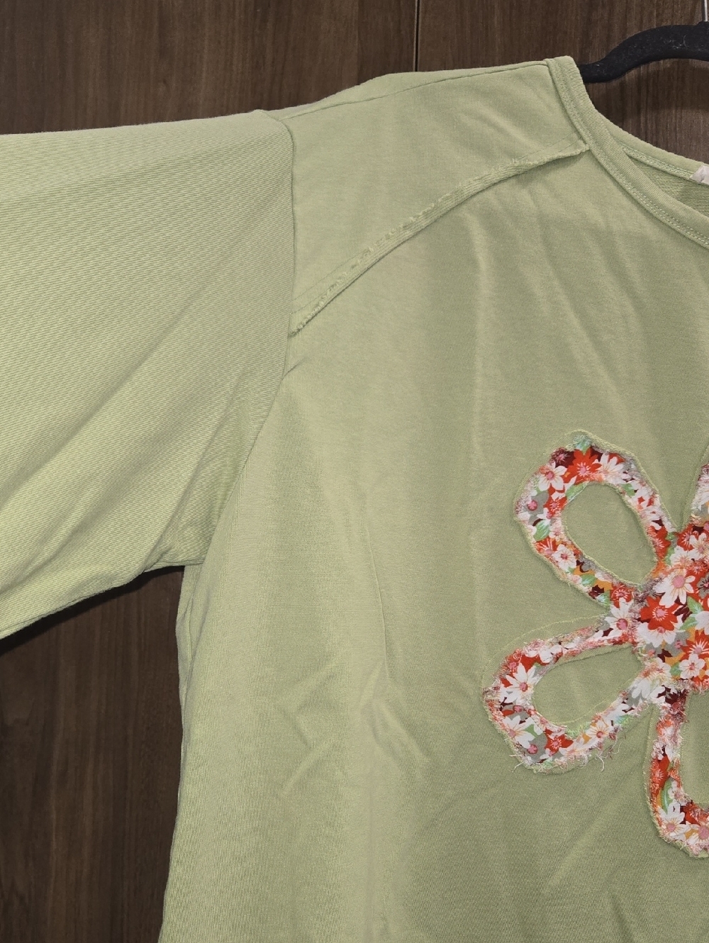 EASEL-'Meadow Top' Patchwork Flower Applique Sweatshirt in Pistachio-Size Large - Picture 5 of 16